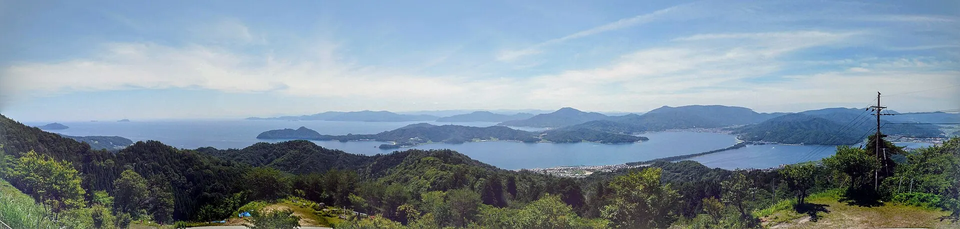 高台から見晴らす天橋立と宮津湾