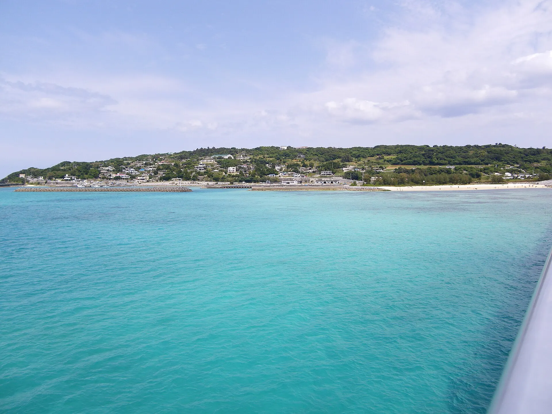 エメラルドの海と古宇利島